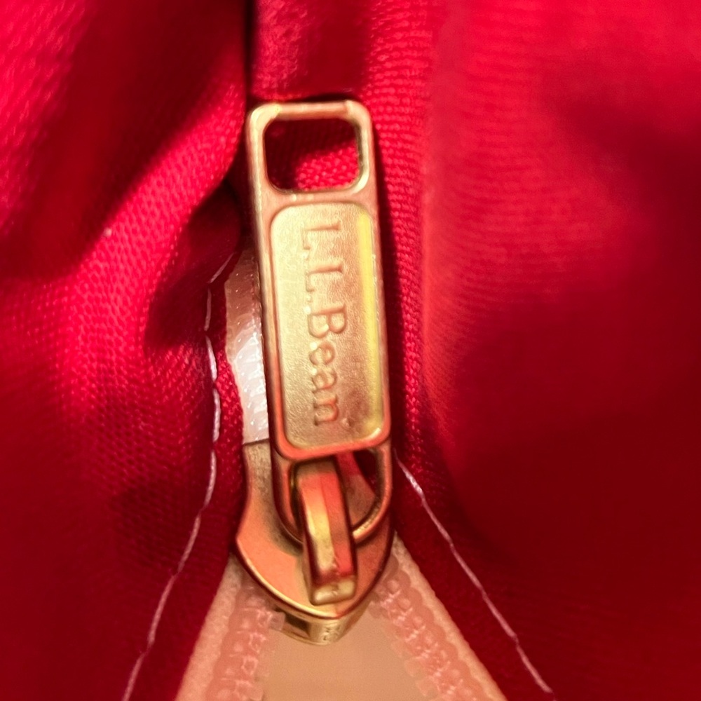 LL Bean Boat & Tote Medium Zip Top Red - Picture 4 of 13